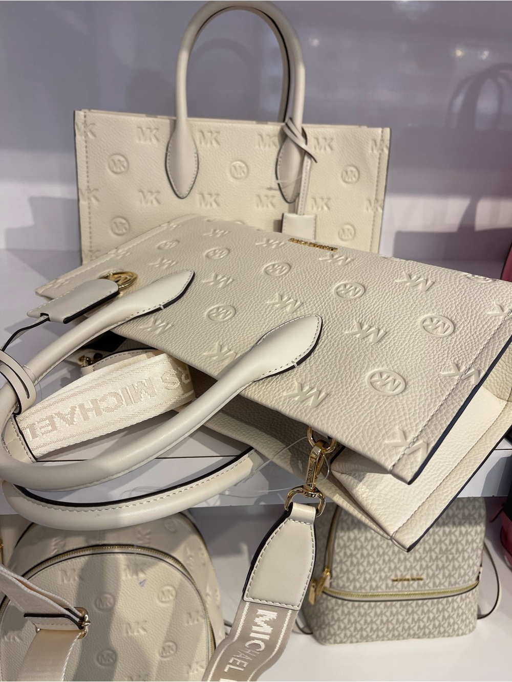 Michael Kors Mirella Md Logo Debossed Satchel Shoulder Tote Handbag
Lt Cream
NWT - Picture 3 of 16